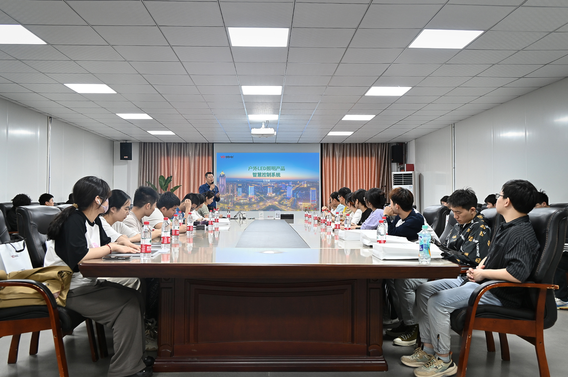 浙江理工大學學子走進勇電，探索智慧光影科技